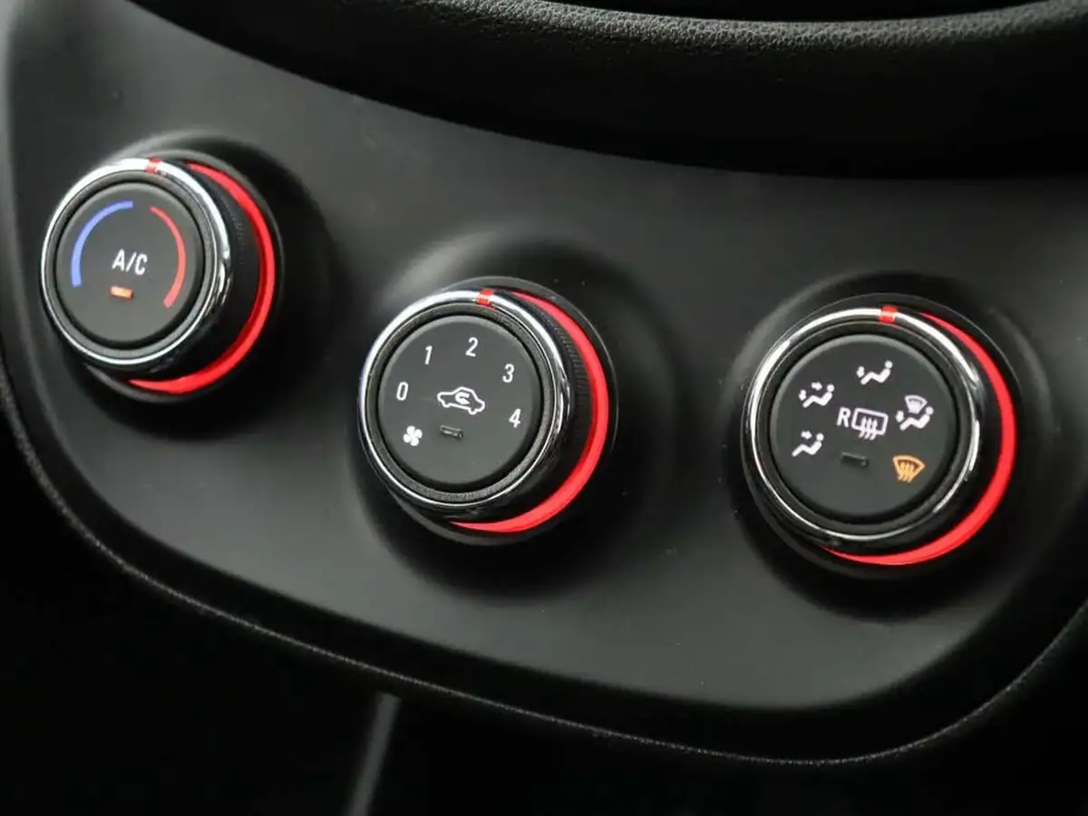 2018-vauxhall-viva-10i-se-73ps-ac-big-37