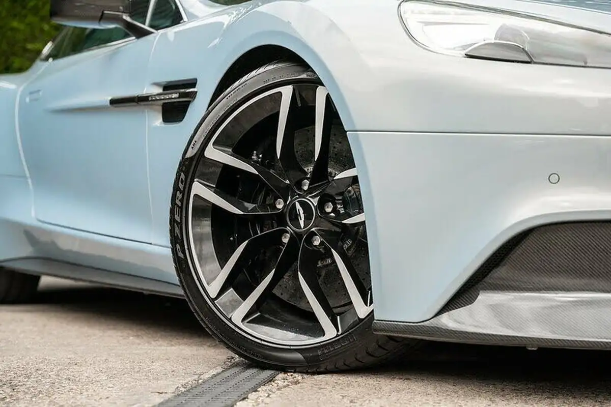 2015-aston-martin-vanquish-59-22-big-23