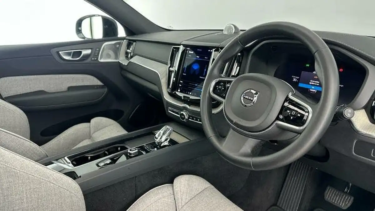 2023-volvo-xc60-20-t8-ultimate-dark-big-4
