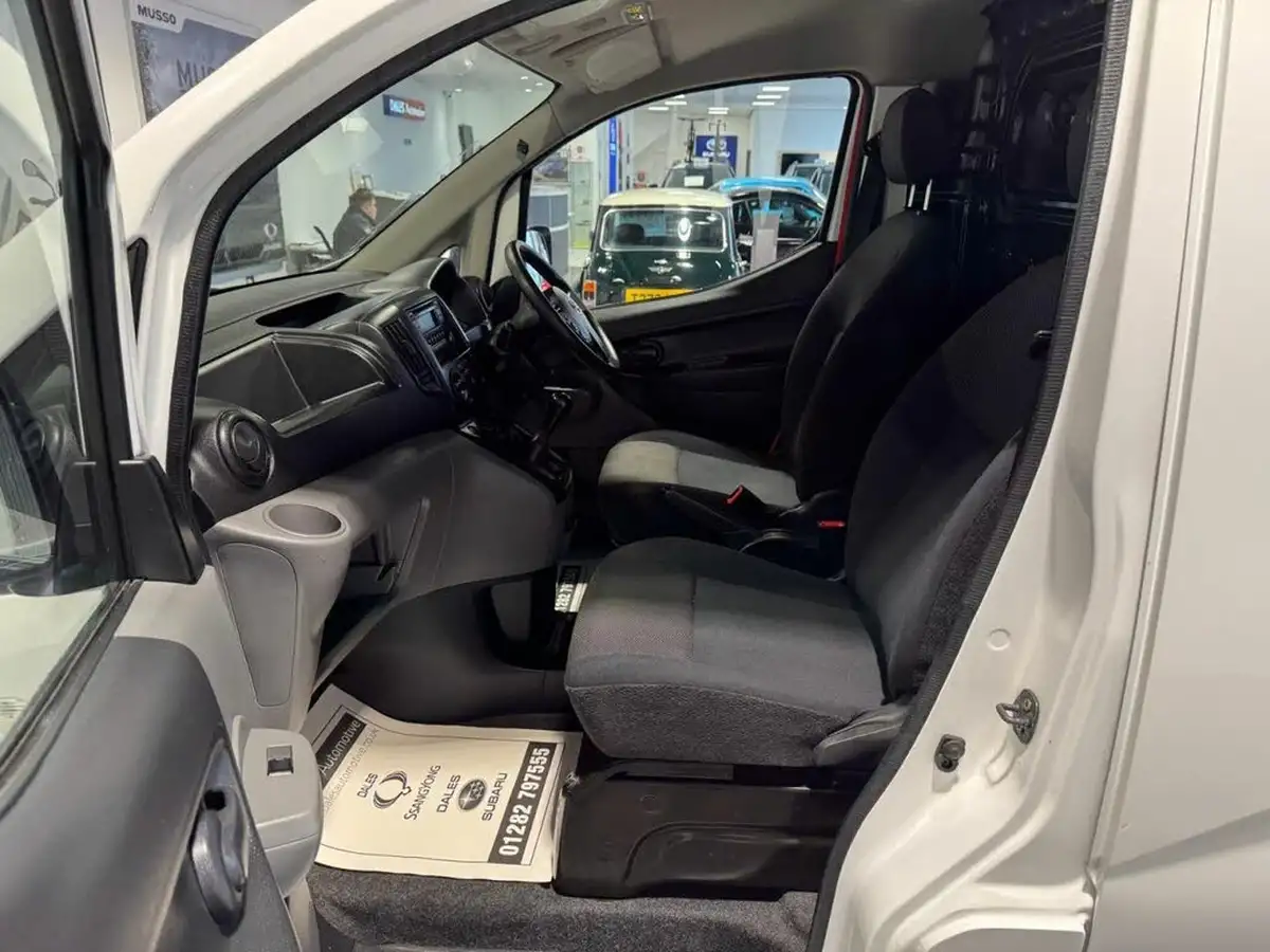 2019-nissan-nv200-15td-acenta-89bhp-crewcab-van-big-20