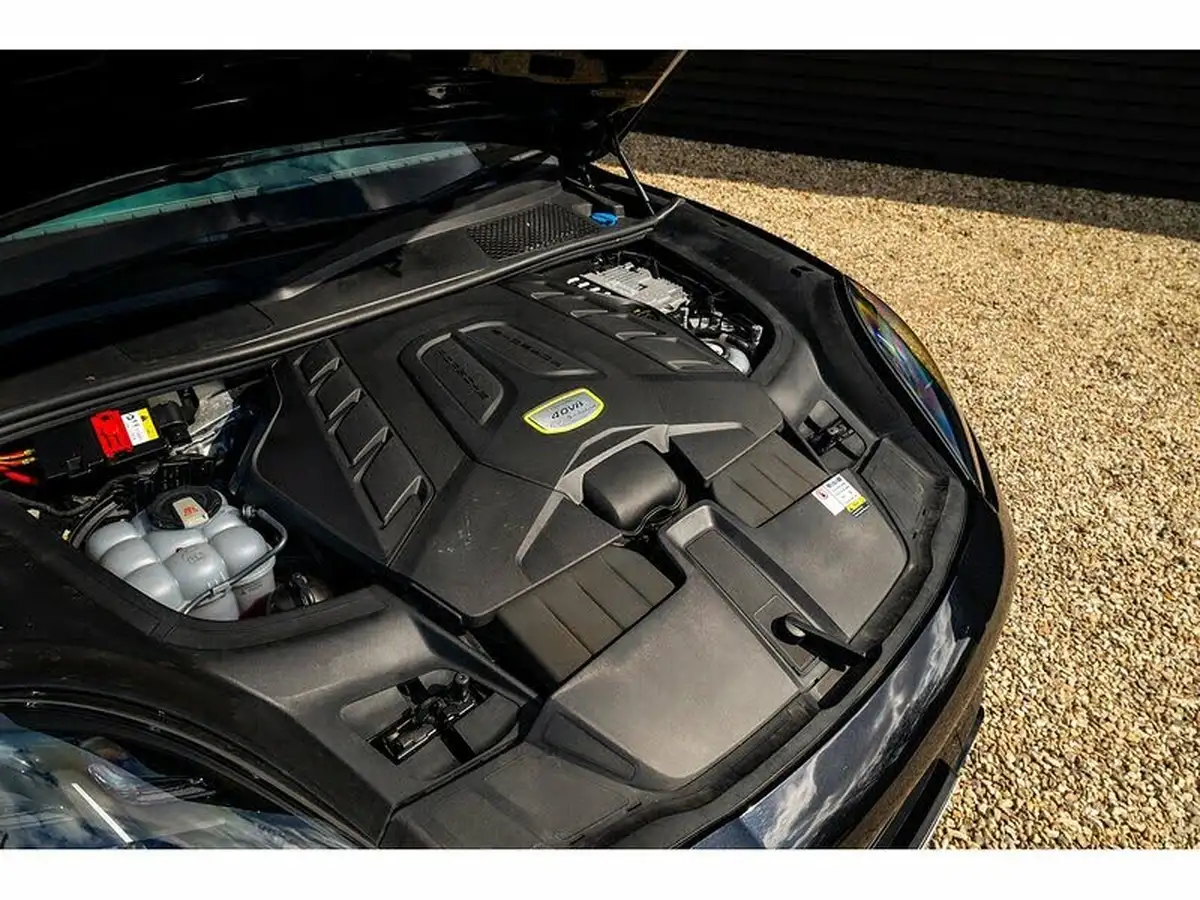 2019-porsche-cayenne-40-v8-turbo-s-e-hybrid-station-wagon-big-27