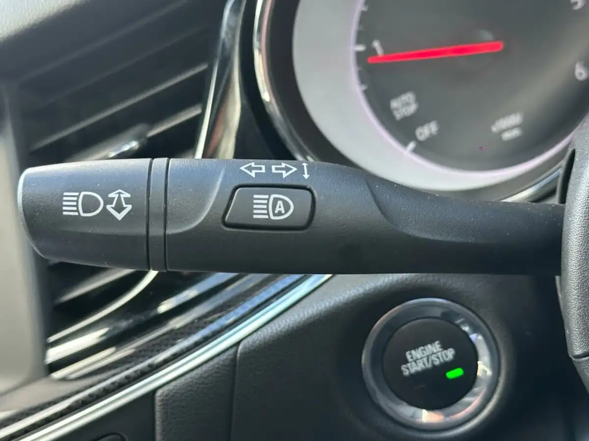 2019-vauxhall-insignia-sports-tourer-20td-sri-vx-line-nav-blueinjection-ss-auto-big-21