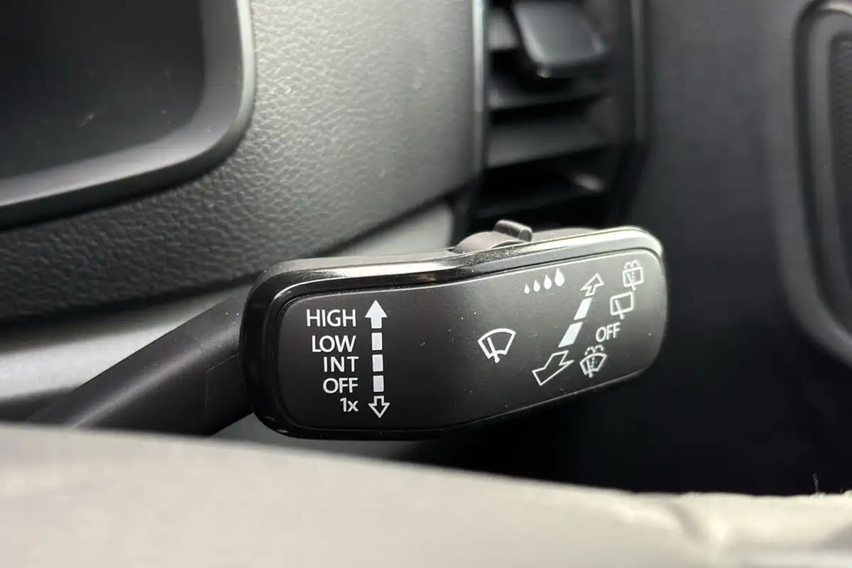 2018-skoda-karoq-10-tsi-se-ss-big-27