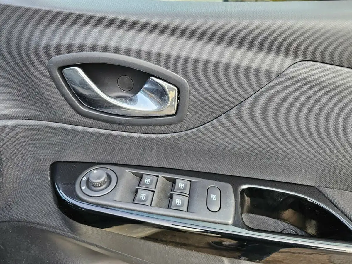 2013-renault-captur-15dci-dynamique-big-8