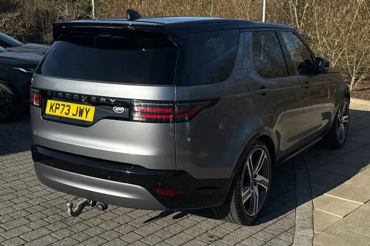 2023-land-rover-discovery-30-d300-dynamic-hse-big-22
