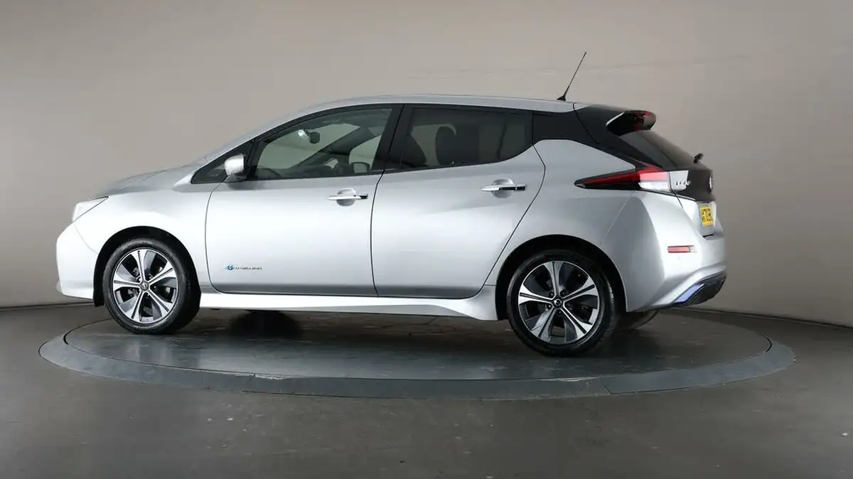 2020-nissan-leaf-e-tekna-big-70