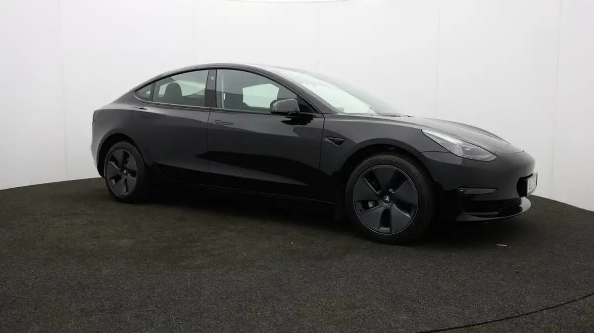 2022-tesla-model-3-e-long-range-big-45