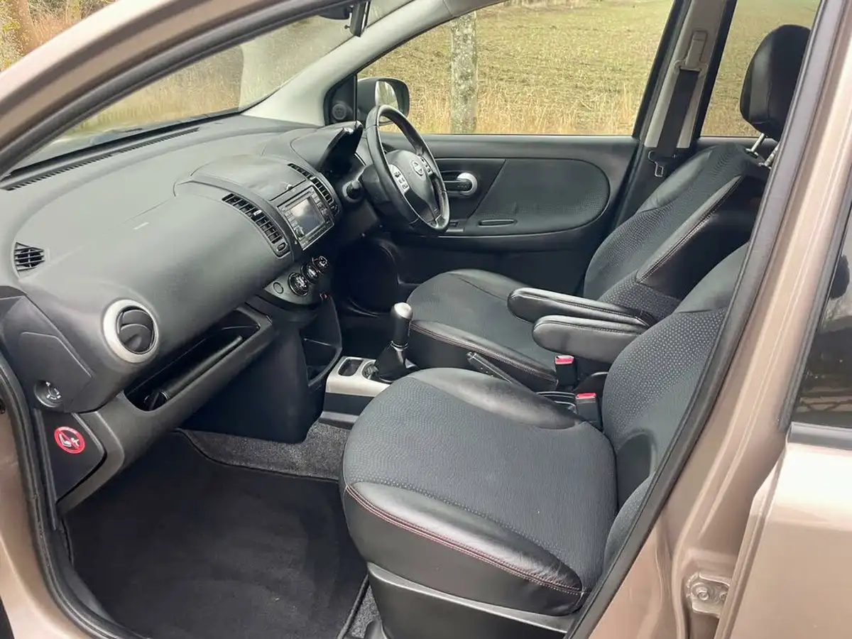 2011-nissan-note-16-tekna-big-46