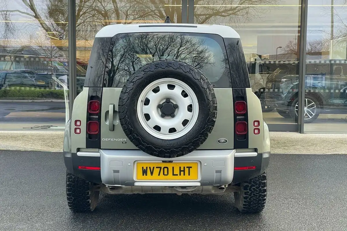 2020-land-rover-110-defender-20-p300-se-110-big-7