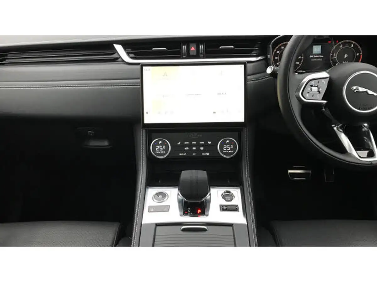 2024-jaguar-f-pace-20-d200-r-dynamic-hse-black-big-13