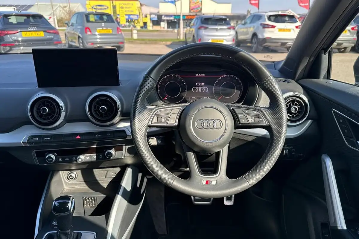 2022-audi-q2-15-35-tfsi-s-line-tronic-big-39