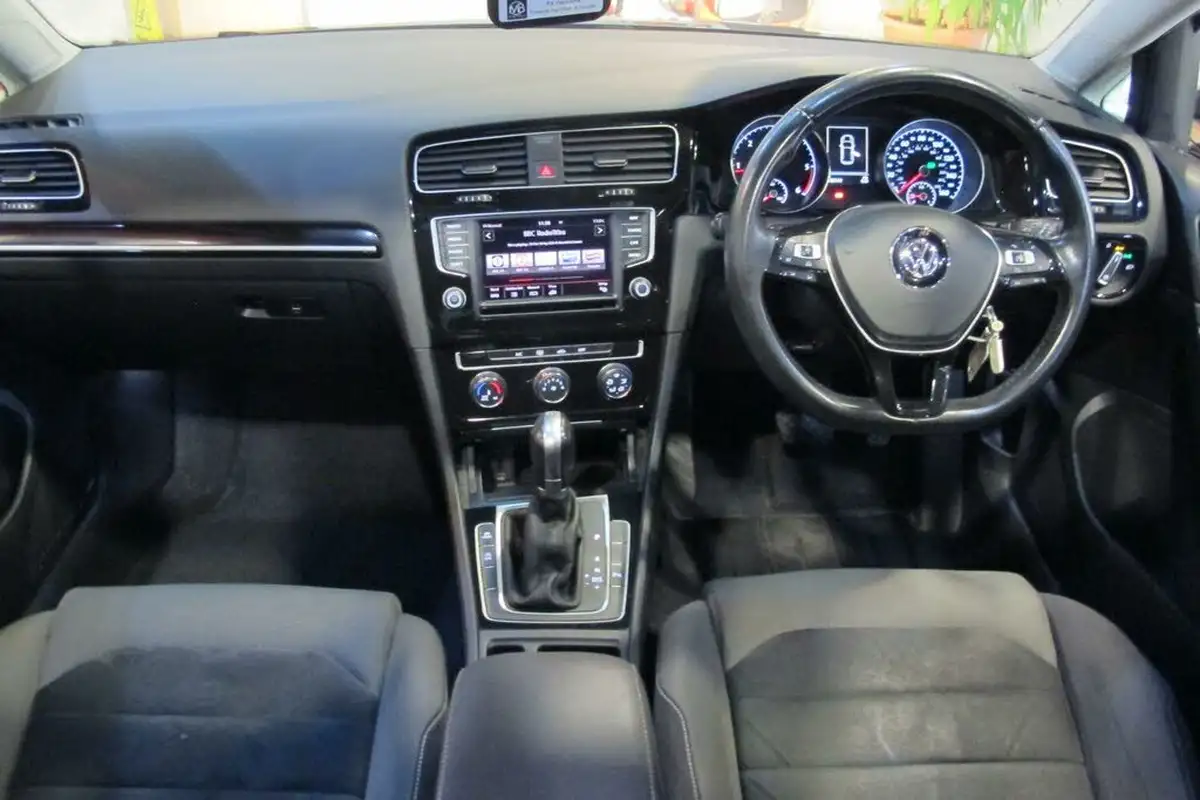 2016-volkswagen-golf-20tdi-gt-edition-5d-dsg-big-35