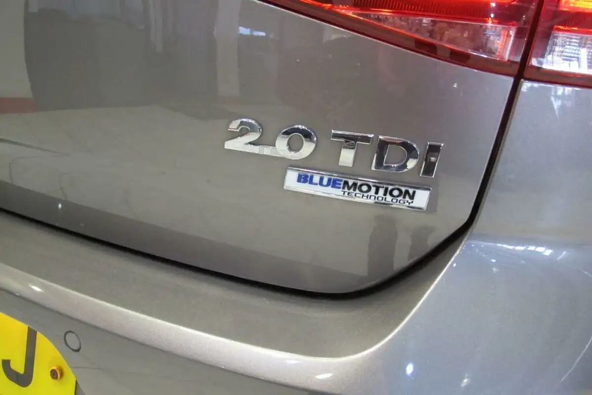 2016-volkswagen-golf-20tdi-gt-edition-5d-dsg-big-63