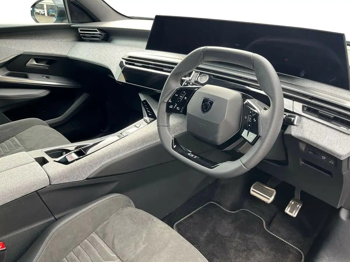 2025-peugeot-3008-suv-12-puretech-gt-136ps-hybrid-e-dsc6-big-4
