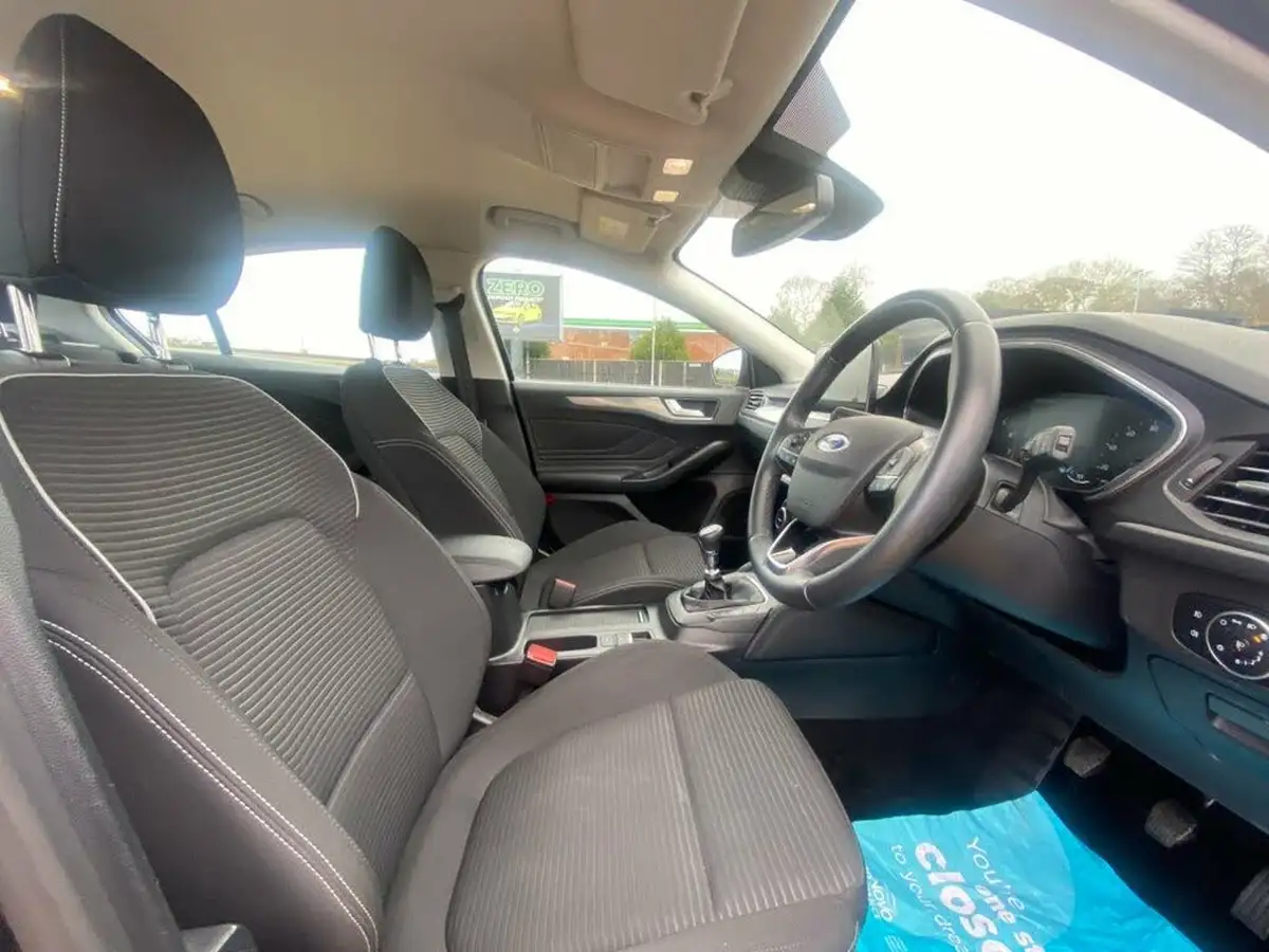 2019-ford-focus-10t-titanium-hatchback-big-21
