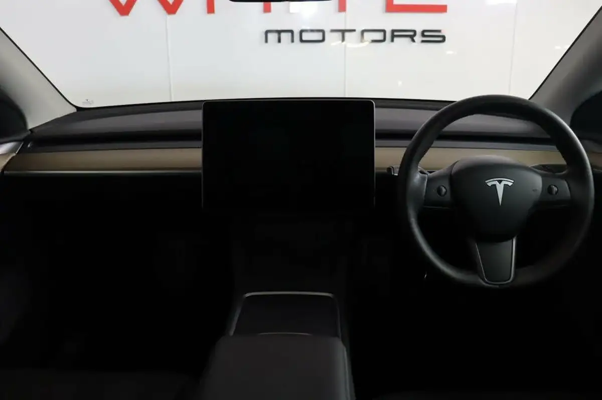 2022-tesla-model-y-e-long-range-big-9