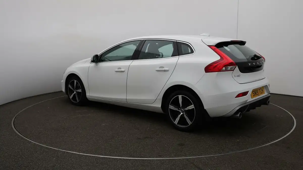 2019-volvo-v40-20-t2-r-design-big-61