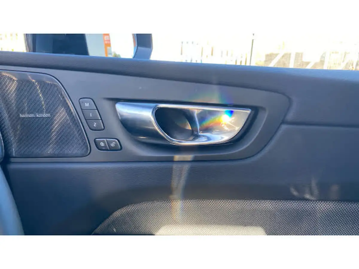 2024-volvo-xc60-20-t6-plus-black-edition-big-14