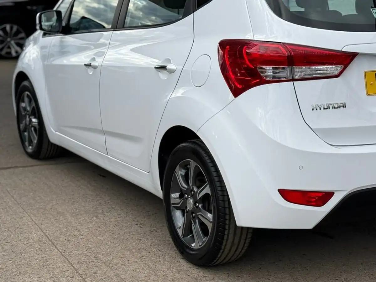 2019-hyundai-ix20-16-se-auto-big-22