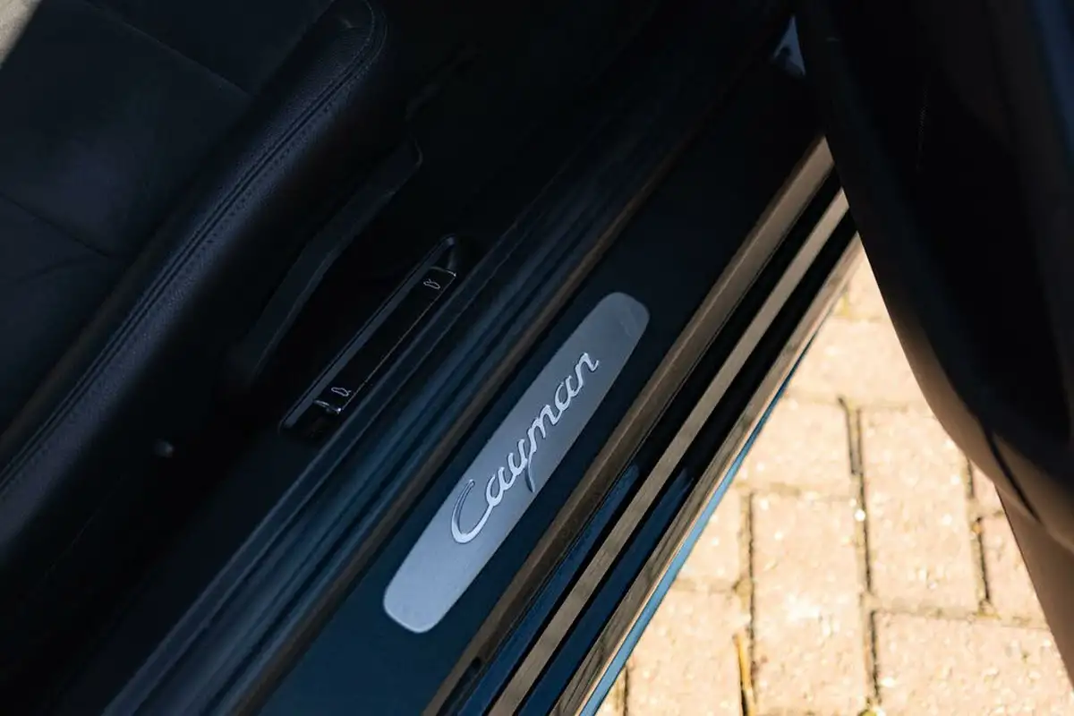 2019-porsche-cayman-718-20-cayman-big-37