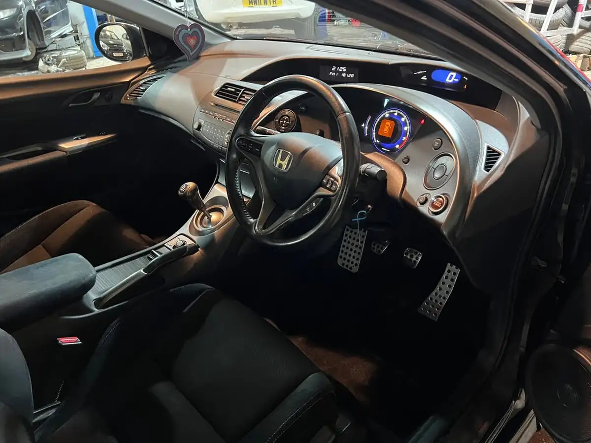 2009-honda-civic-18-type-s-gt-i-vtec-big-8