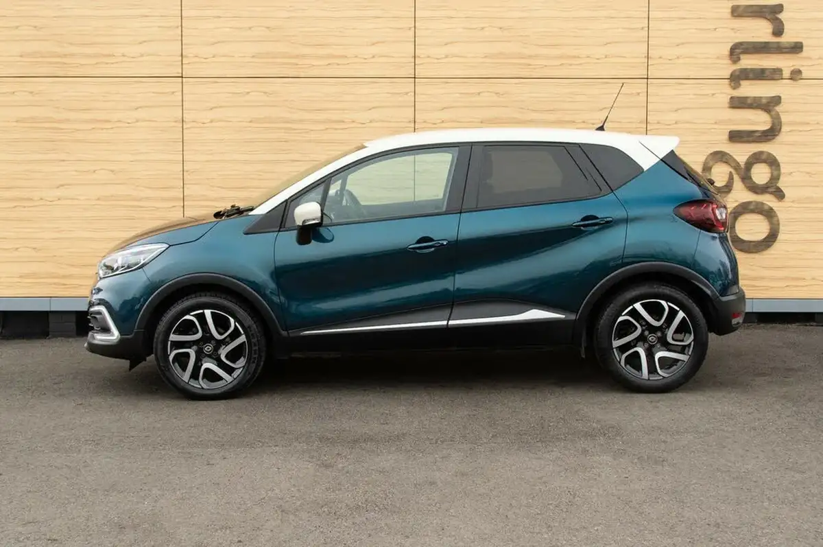 2019-renault-captur-09-tce-iconic-big-12