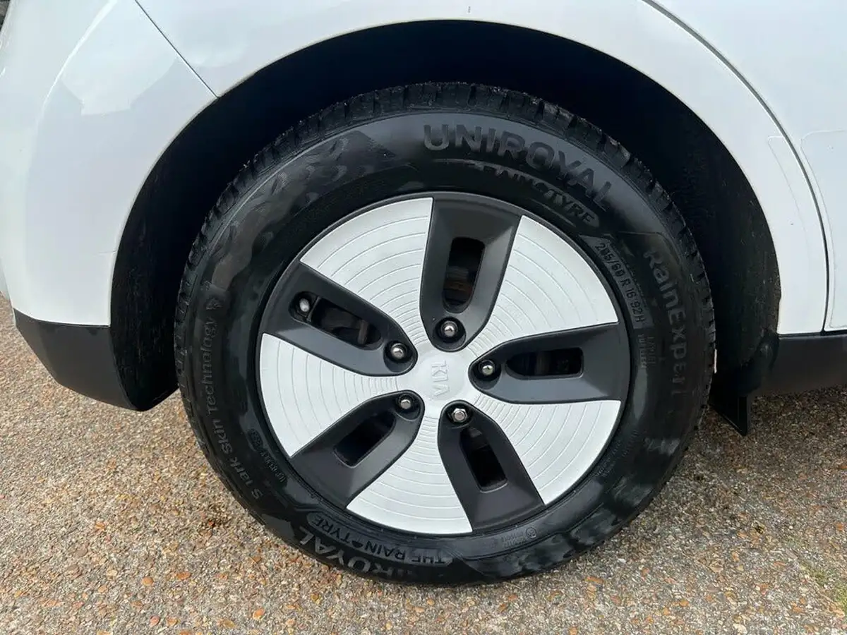 2017-kia-soul-ev-ev-big-19