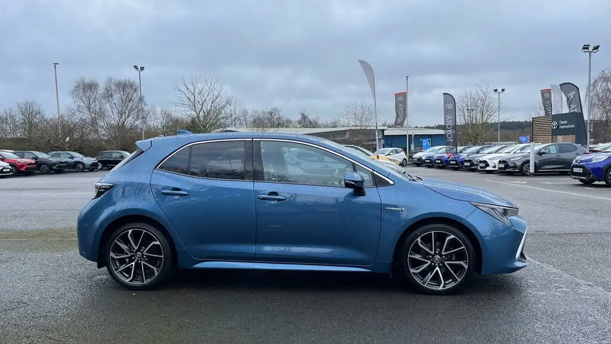 2021-toyota-corolla-18-vvt-i-excel-trk-hatchback-big-15