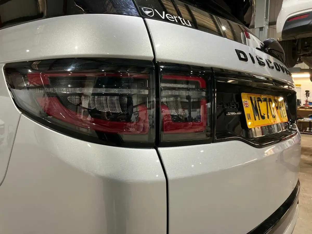 2020-land-rover-discovery-sport-20-d180-r-dynamic-hse-big-24