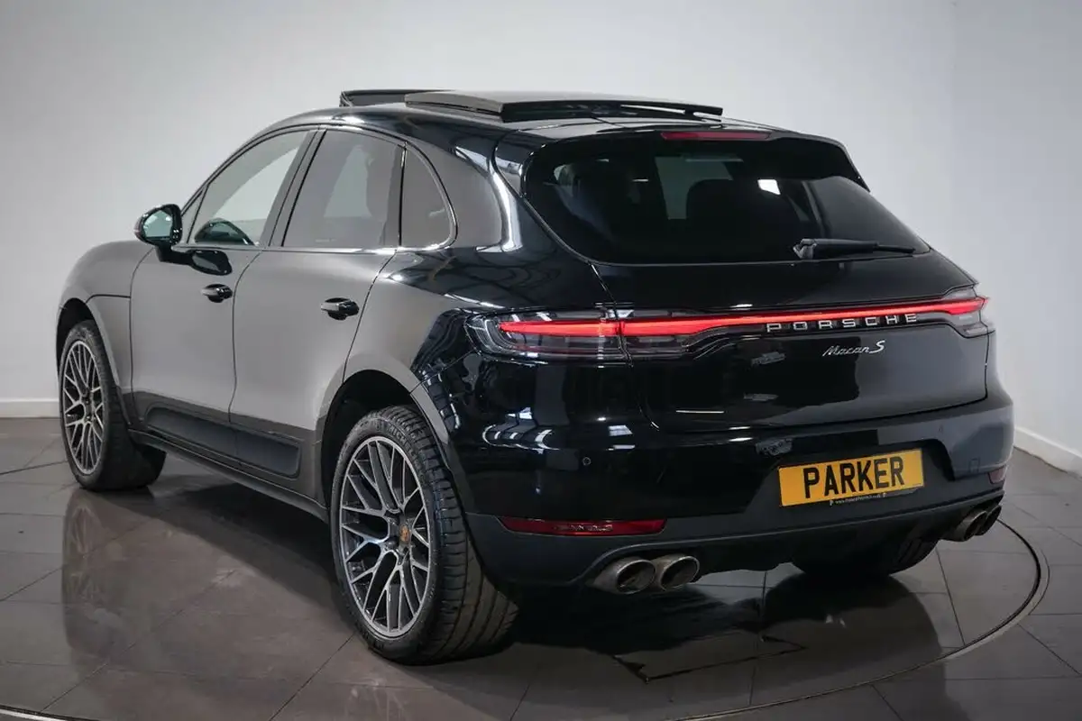 2020-porsche-macan-30-v6-s-big-3