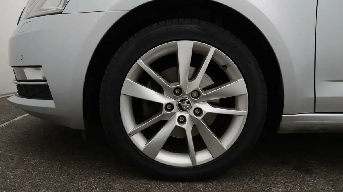 2019-skoda-octavia-20tdi-se-l-hatchback-big-18