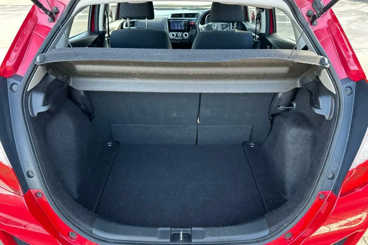 2016-honda-jazz-13-i-vtec-se-big-19