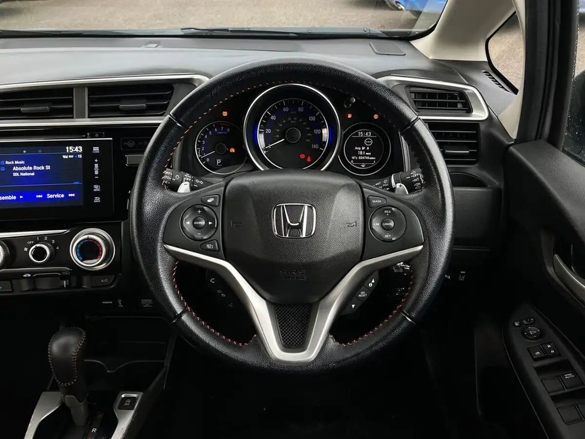 2019-honda-jazz-15-i-vtec-sport-cvt-big-14