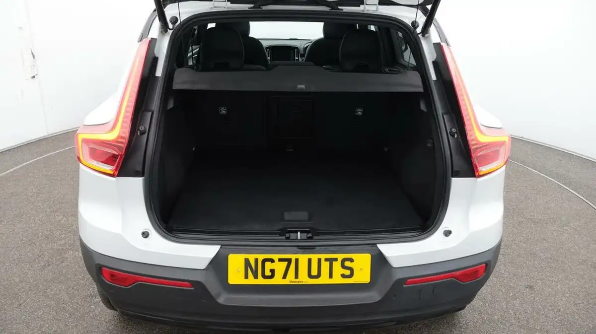 2022-volvo-xc40-15-t3-r-design-auto-big-16