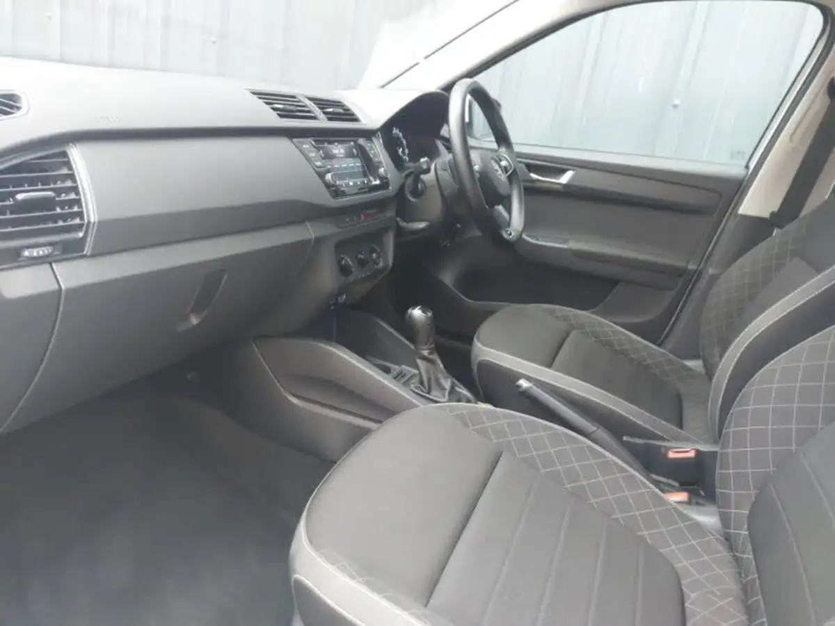 2021-skoda-fabia-10-tsi-se-95ps-estate-dsg-big-4