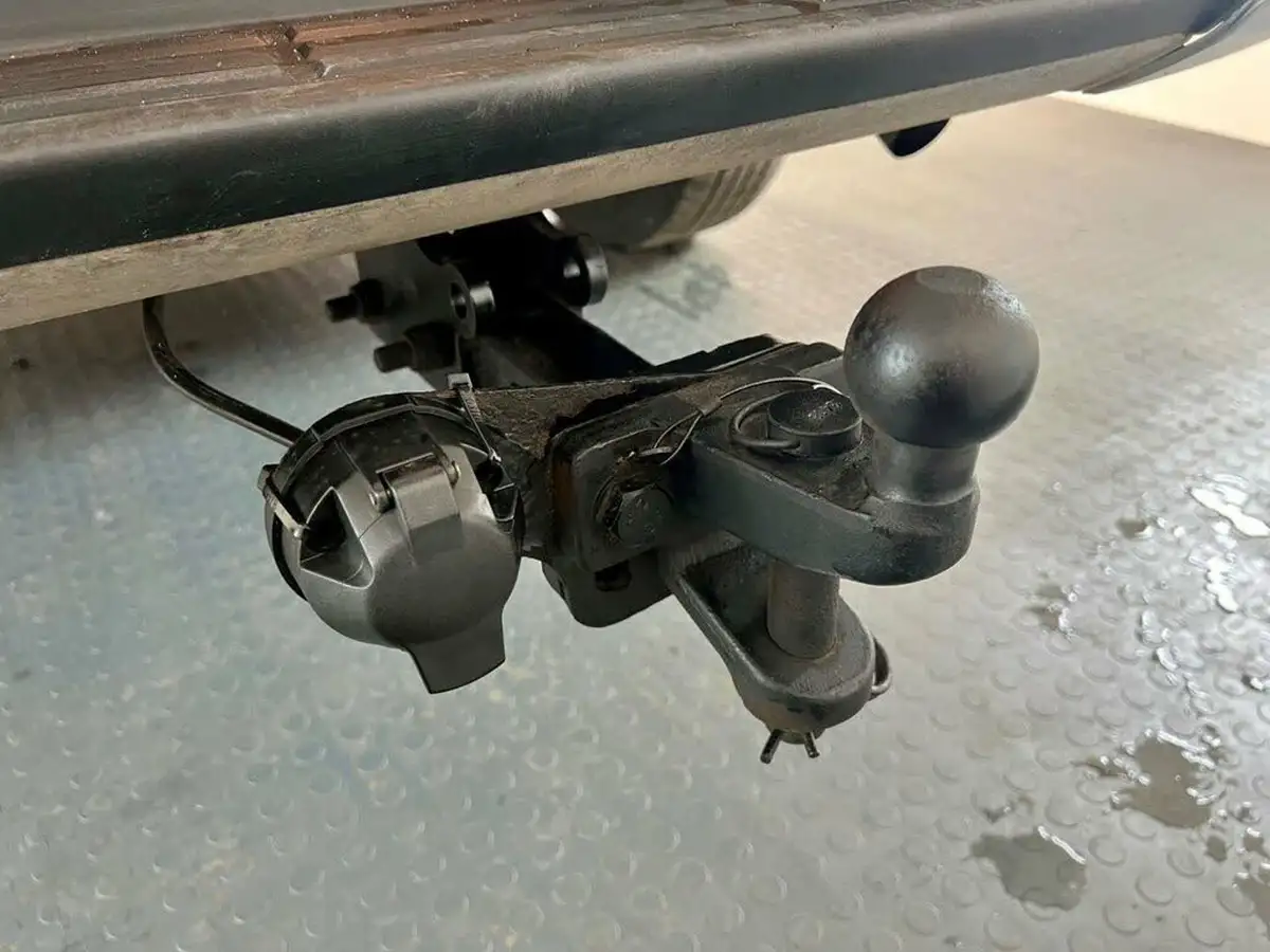 2020-toyota-hi-lux-24d-4d-icon-35t-auto-big-25