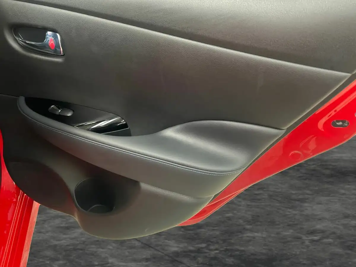 2023-nissan-leaf-e-e-tekna-59kwh-big-26