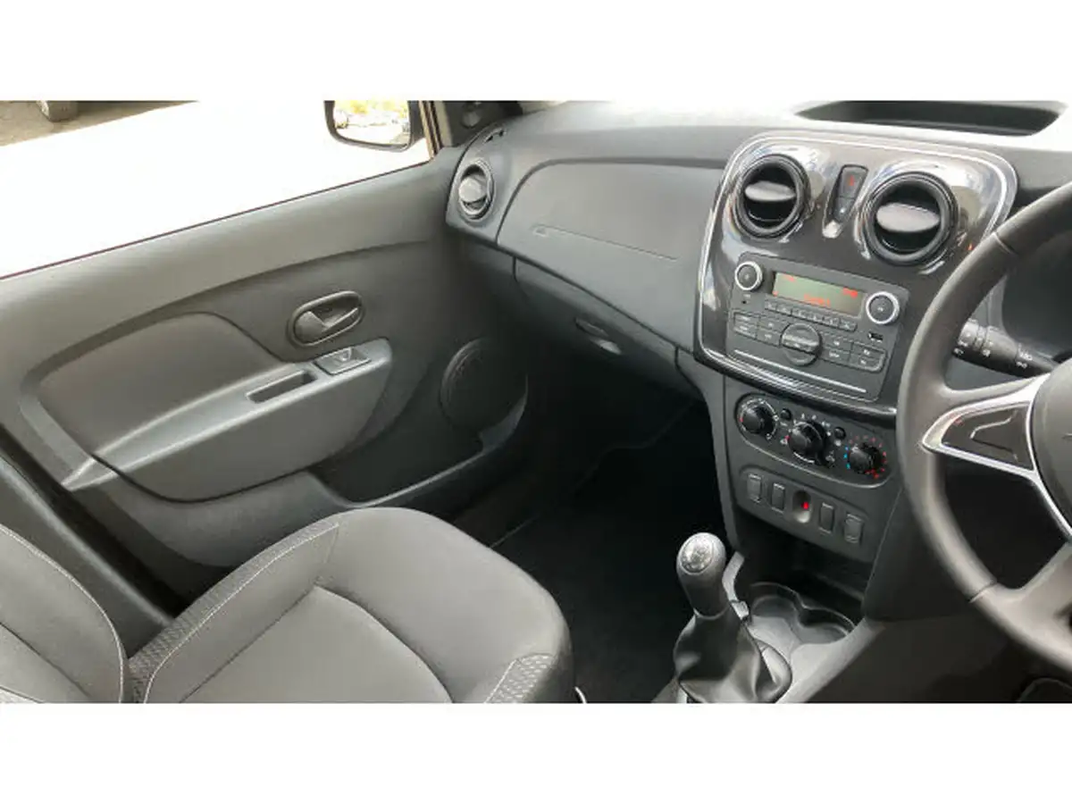 2020-dacia-sandero-10-sce-essential-big-13