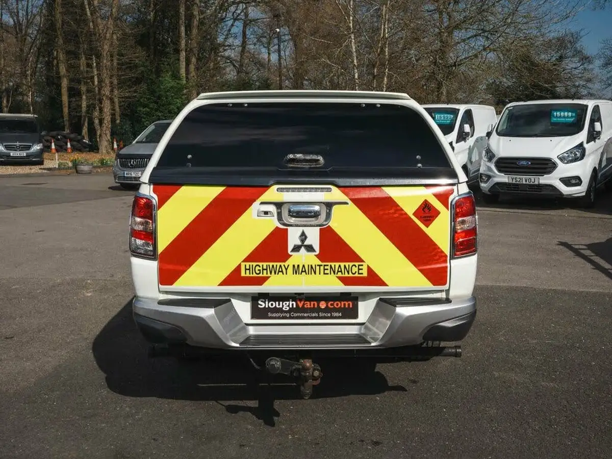 2019-mitsubishi-l200-24di-d-barbarian-eu6b-auto-big-8