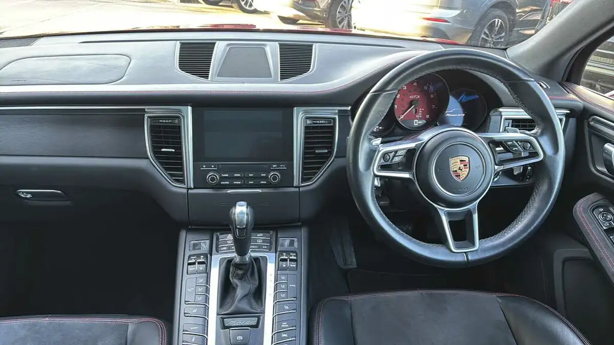 2017-porsche-macan-30-gts-big-15