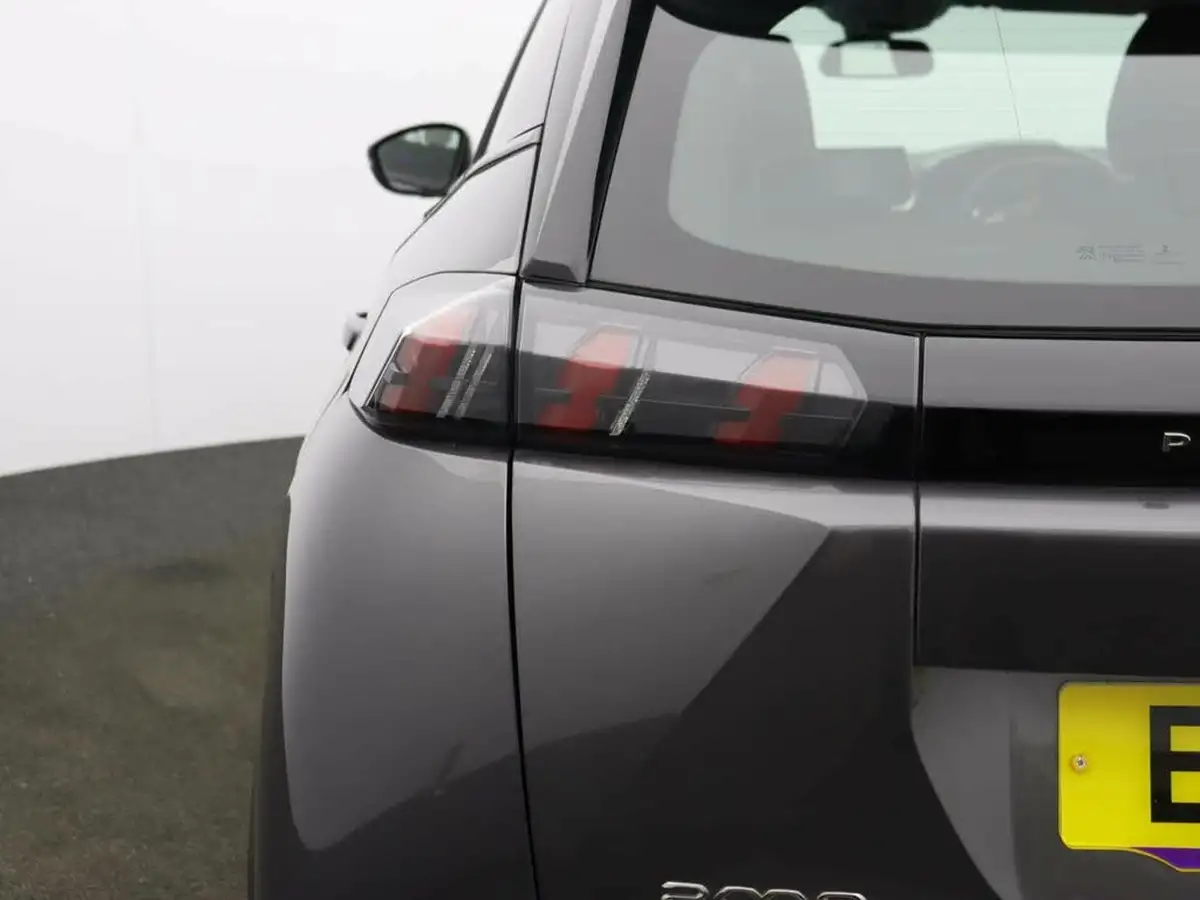 2021-peugeot-2008-suv-12-puretech-active-premium-130bhp-eat8-big-36