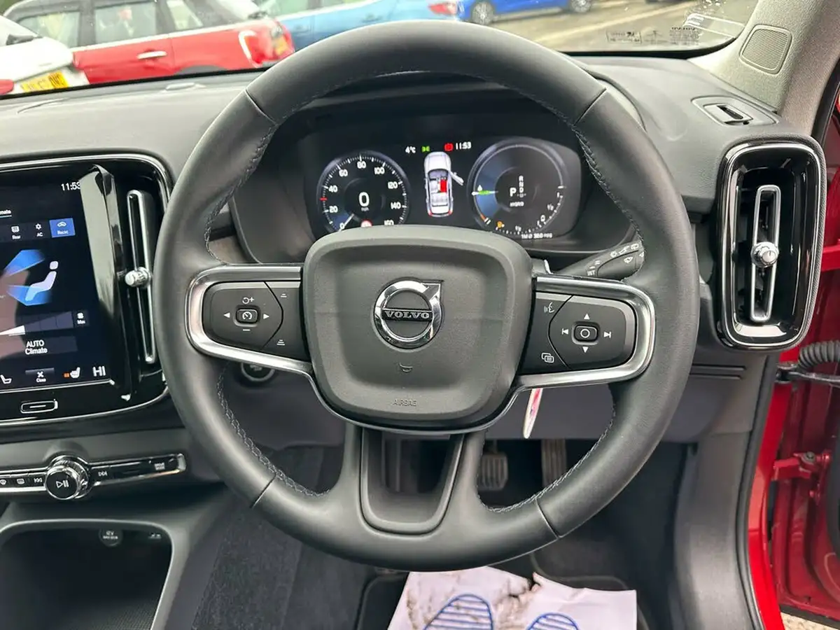 2022-volvo-xc40-15-t5-inscription-pro-big-14