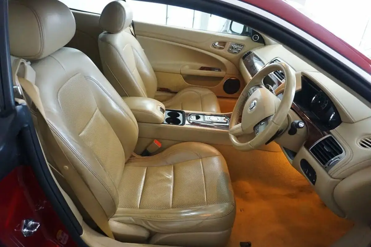 2010-jaguar-xk-50-portfolio-coupe-big-14