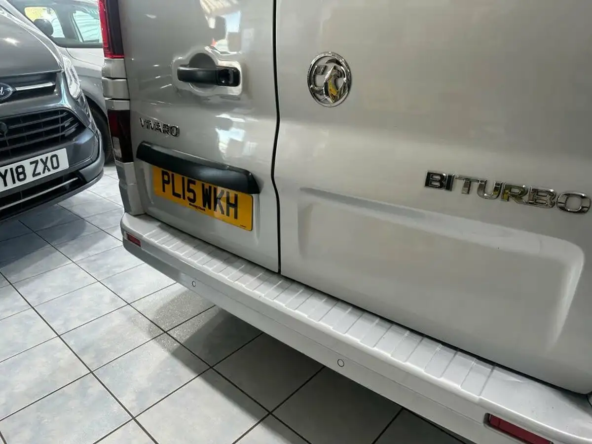 2015-vauxhall-vivaro-16cdti-sportive-2700-ecoflex-l1h1-120ps-big-38