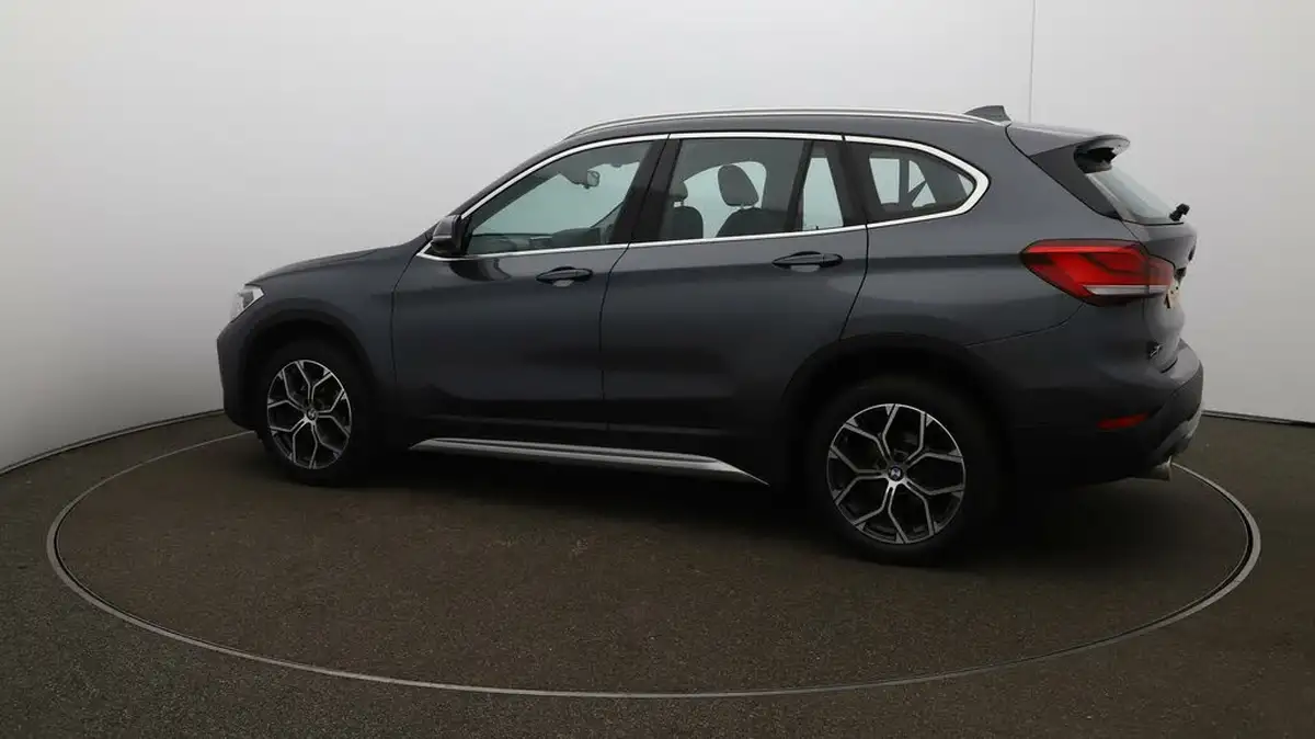 2021-bmw-x1-20td-sdrive18d-xline-big-39
