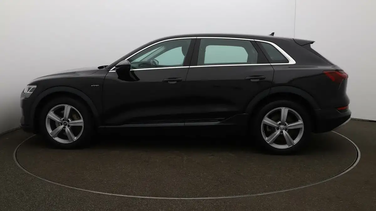 2022-audi-e-tron-55e-technik-station-wagon-big-56