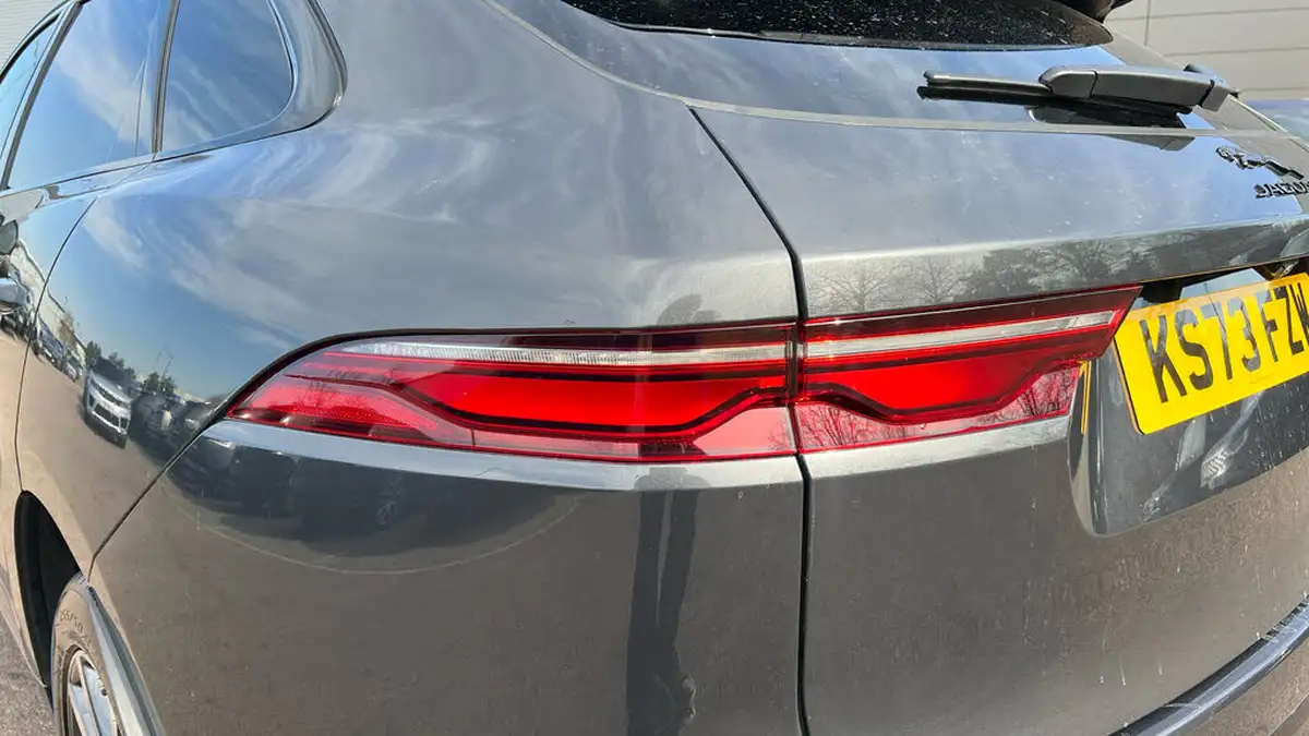 2023-jaguar-f-pace-20-d200-r-dynamic-se-black-big-18
