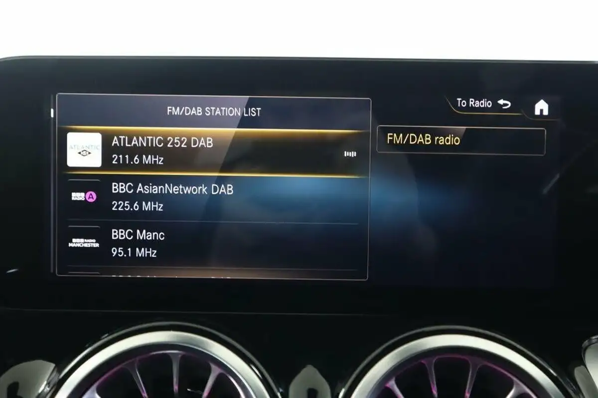 2022-mercedes-benz-glb-class-13-glb200-amg-line-premium-7g-tronic-big-46