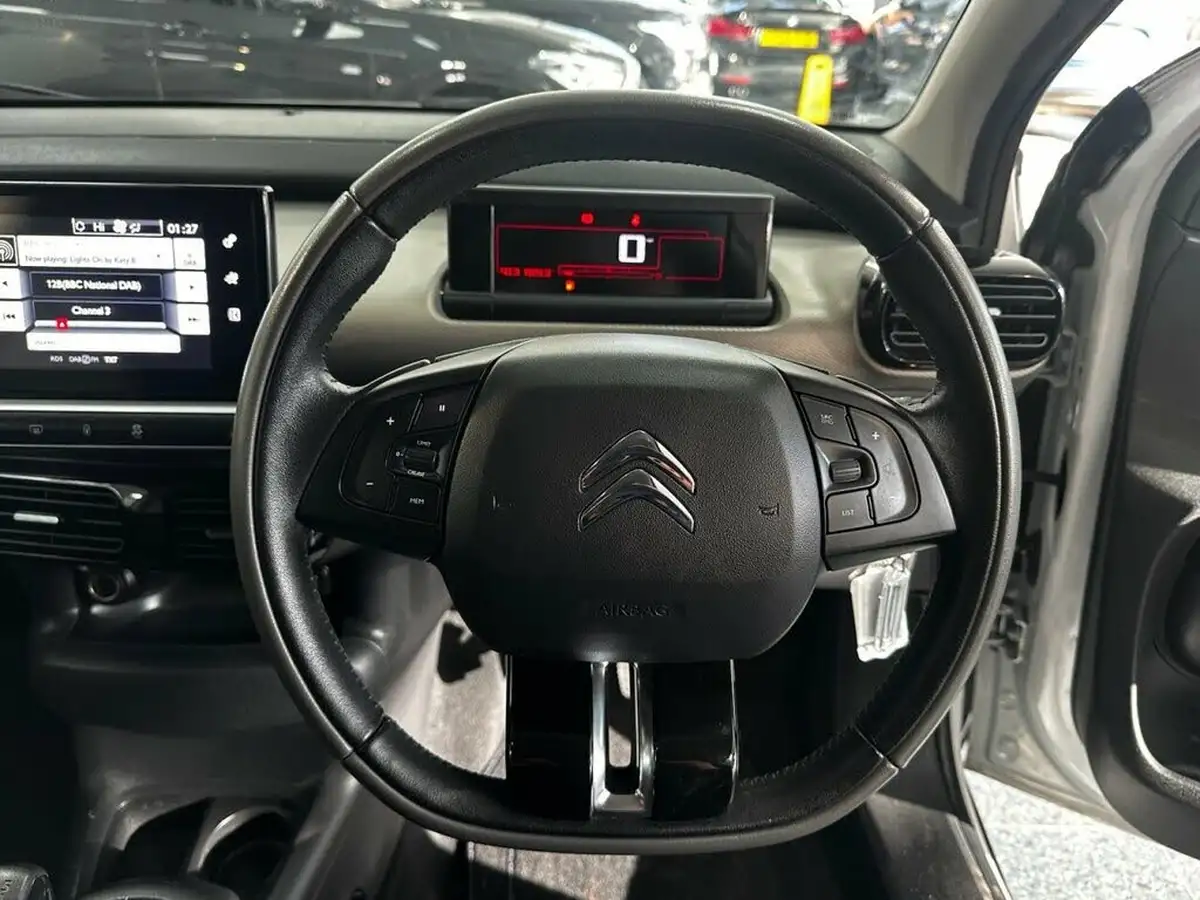 2017-citroen-c4-cactus-12-puretech-w-big-32