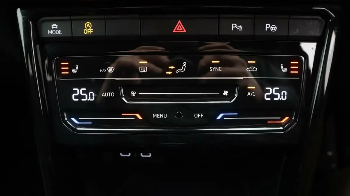 2022-volkswagen-t-roc-15-tsi-r-line-hatchback-5d-big-12